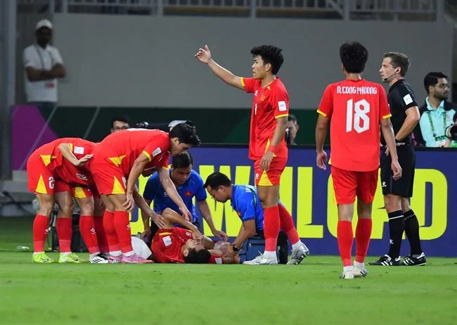 Giao diện người dùng chơi game nổ hũ trên điện thoại, hiển thị các nút đặt cược và quay, quy trình nạp rút tiền tại dagac3 nổ hũ